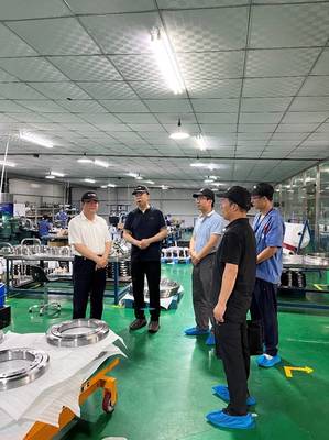 院長(zhǎng)頡潭成一行到企業(yè)走訪調(diào)研